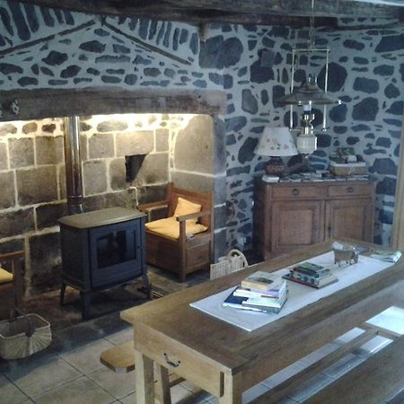 Chambre D'Hotes La Maison De Barrouze Bed and Breakfast Salers Esterno foto