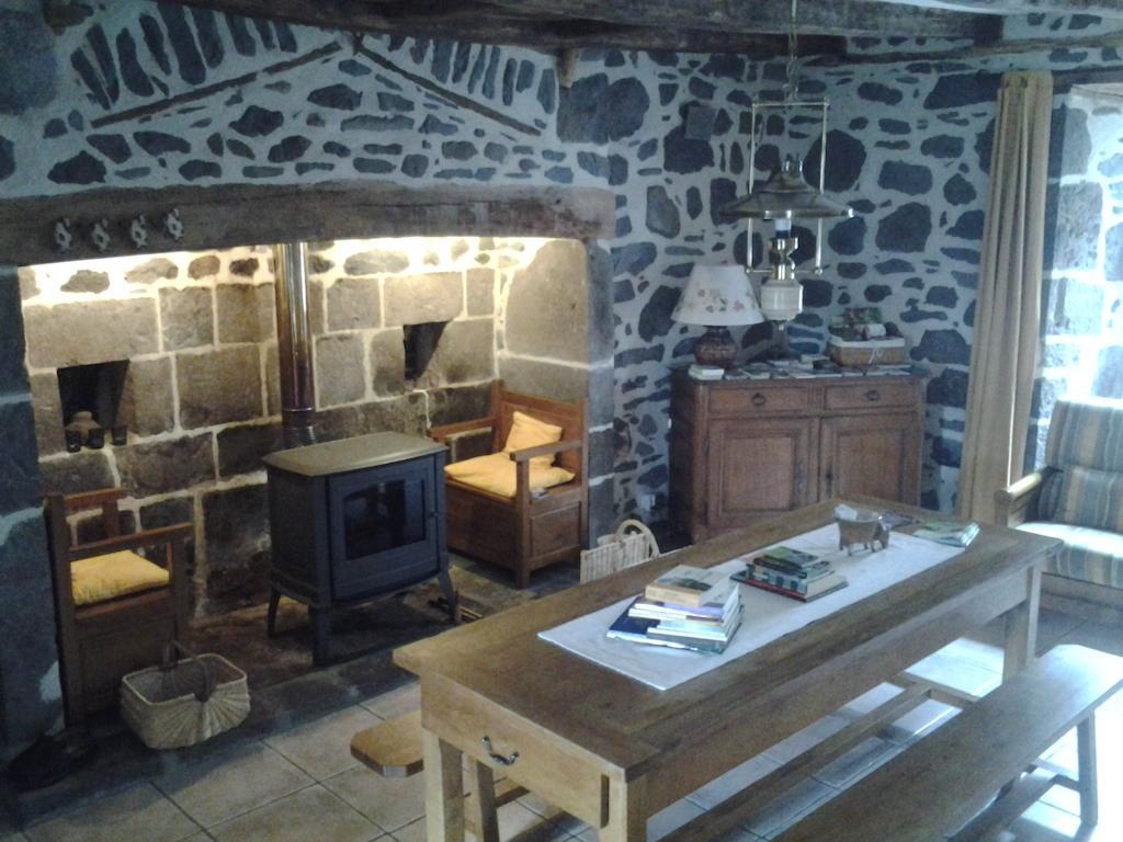 Chambre D'Hotes La Maison De Barrouze Bed and Breakfast Salers Esterno foto