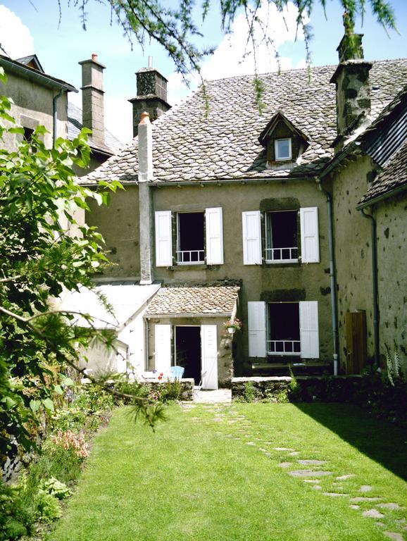 Chambre D'Hotes La Maison De Barrouze Bed and Breakfast Salers Esterno foto
