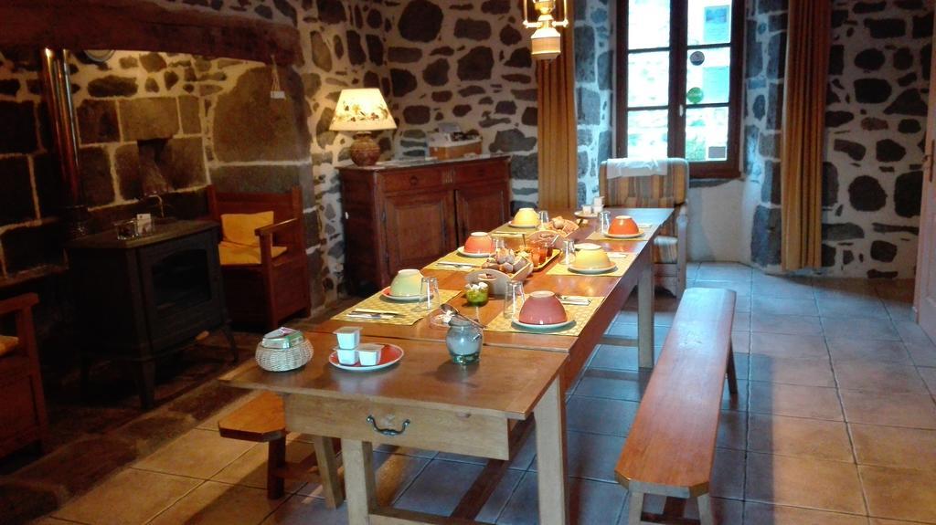 Chambre D'Hotes La Maison De Barrouze Bed and Breakfast Salers Esterno foto